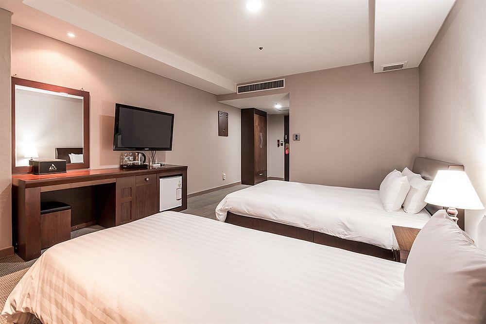 סיאול New Hilltop Hotel מראה חיצוני תמונה