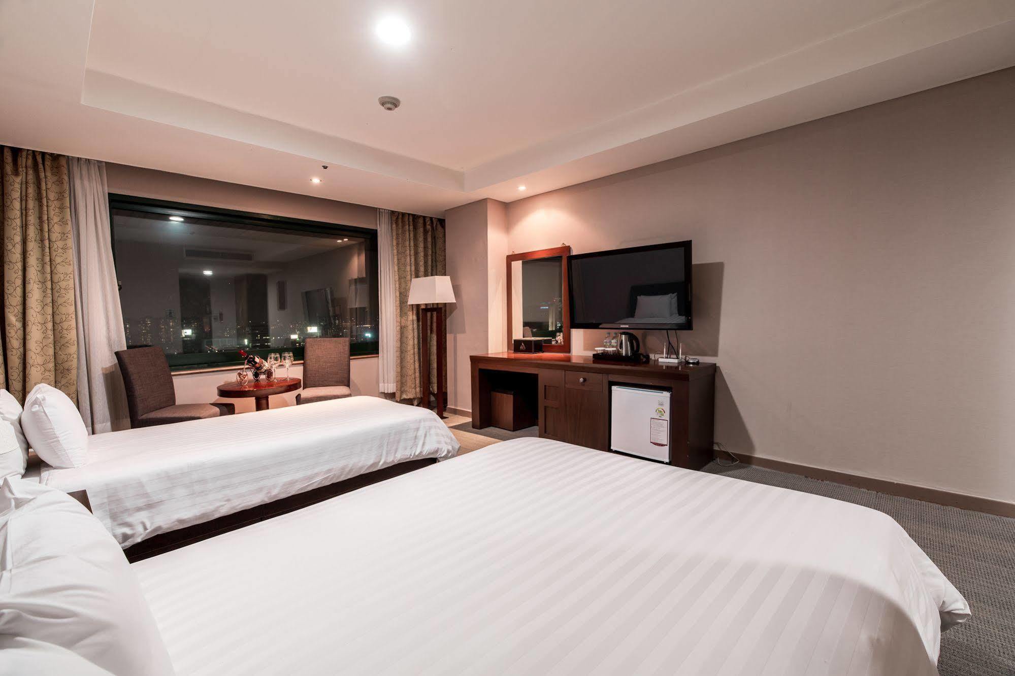 סיאול New Hilltop Hotel מראה חיצוני תמונה